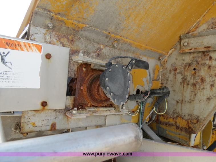 image for item B4938 2007 Ag-Chem RoGator 1074 SS self-propelled dry spreader applicator