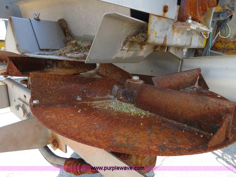 image for item B4938 2007 Ag-Chem RoGator 1074 SS self-propelled dry spreader applicator