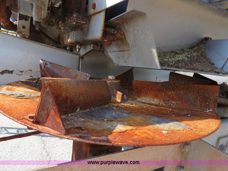 image for item B4938 2007 Ag-Chem RoGator 1074 SS self-propelled dry spreader applicator