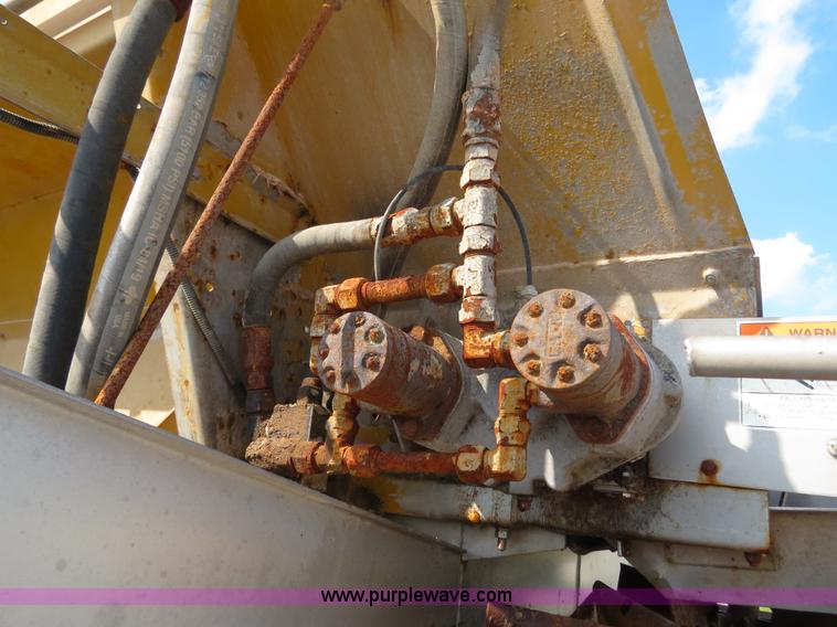 image for item B4938 2007 Ag-Chem RoGator 1074 SS self-propelled dry spreader applicator