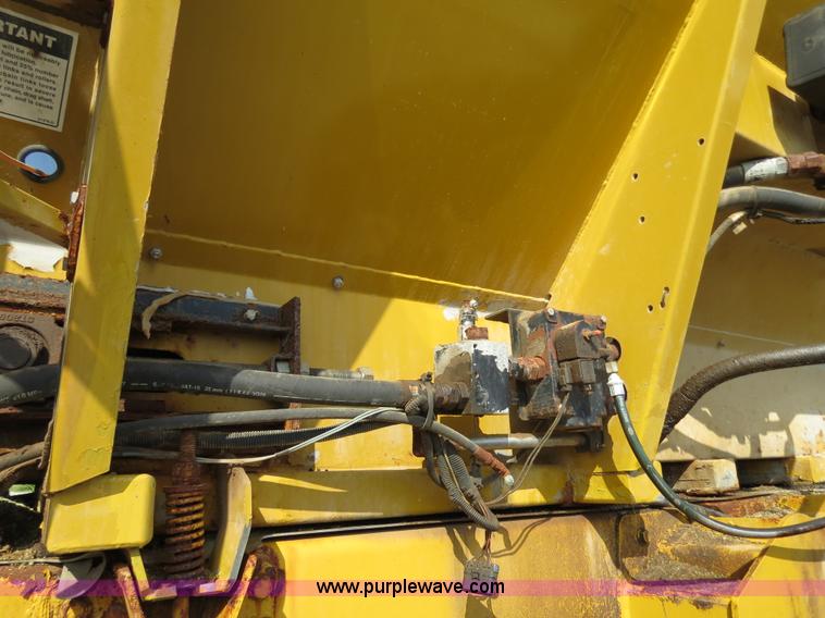 image for item B4938 2007 Ag-Chem RoGator 1074 SS self-propelled dry spreader applicator