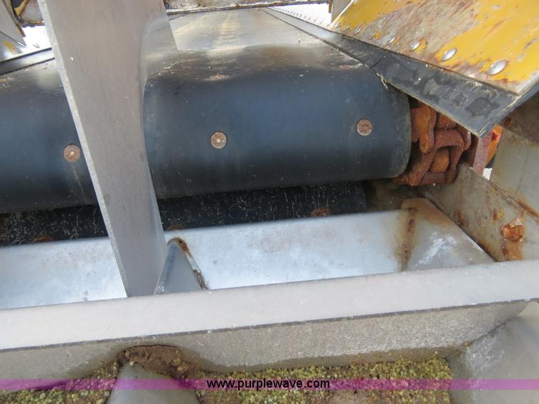 image for item B4938 2007 Ag-Chem RoGator 1074 SS self-propelled dry spreader applicator