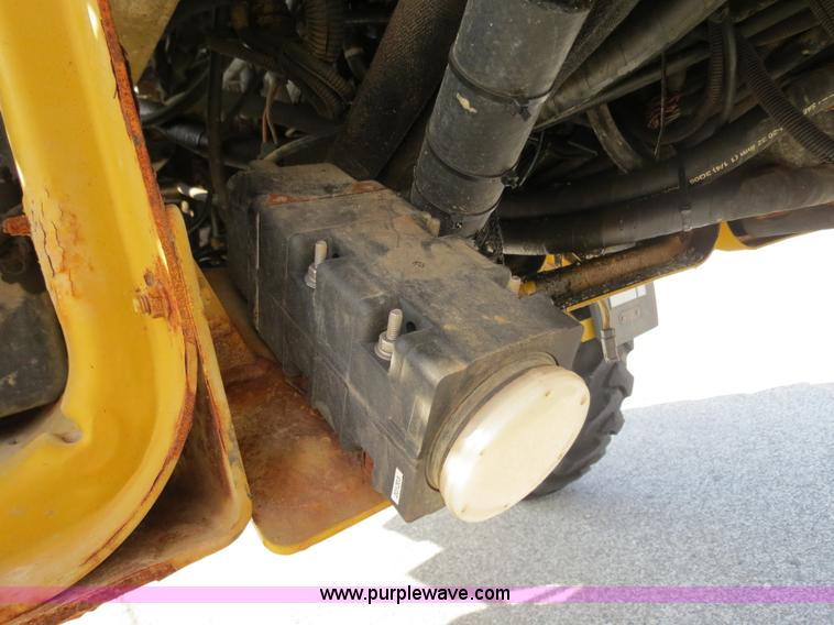 image for item B4938 2007 Ag-Chem RoGator 1074 SS self-propelled dry spreader applicator