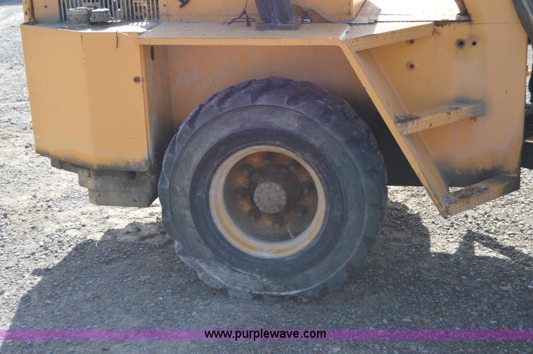image for item H2754 2002 NMC-Wollard Swinger 3000 wheel loader