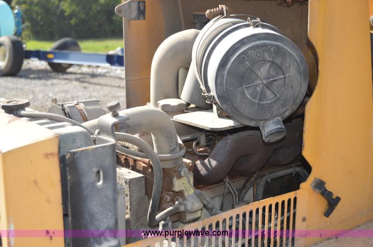 image for item H2754 2002 NMC-Wollard Swinger 3000 wheel loader