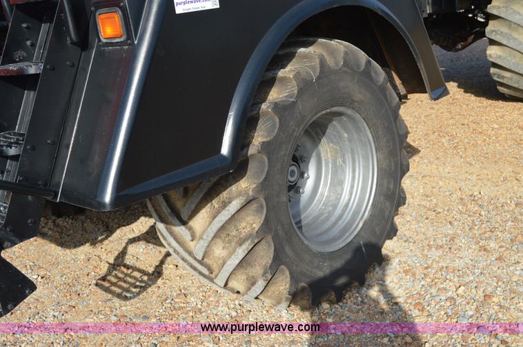 image for item H2755 2006 Case IH FLX 4010 self-propelled dry spreader applicator