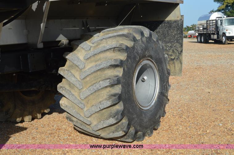 image for item H2755 2006 Case IH FLX 4010 self-propelled dry spreader applicator