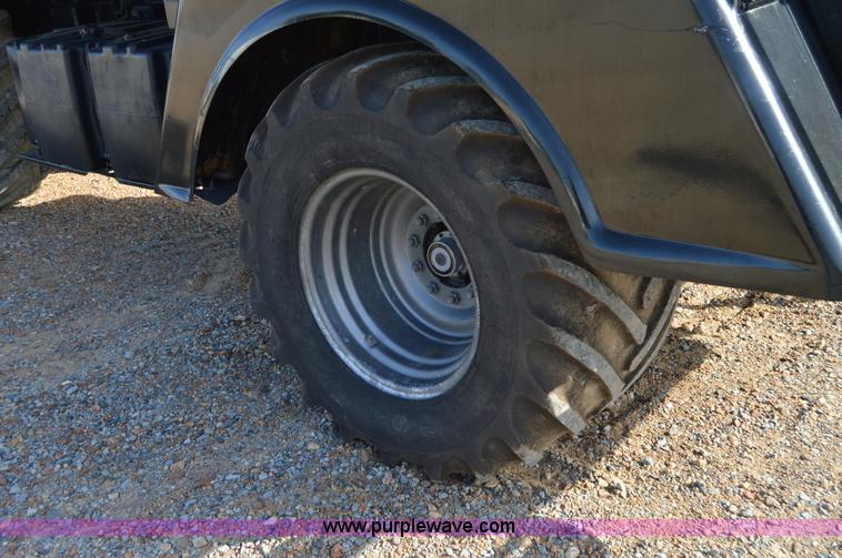 image for item H2755 2006 Case IH FLX 4010 self-propelled dry spreader applicator