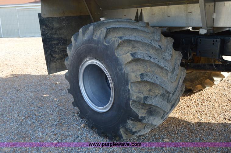 image for item H2755 2006 Case IH FLX 4010 self-propelled dry spreader applicator