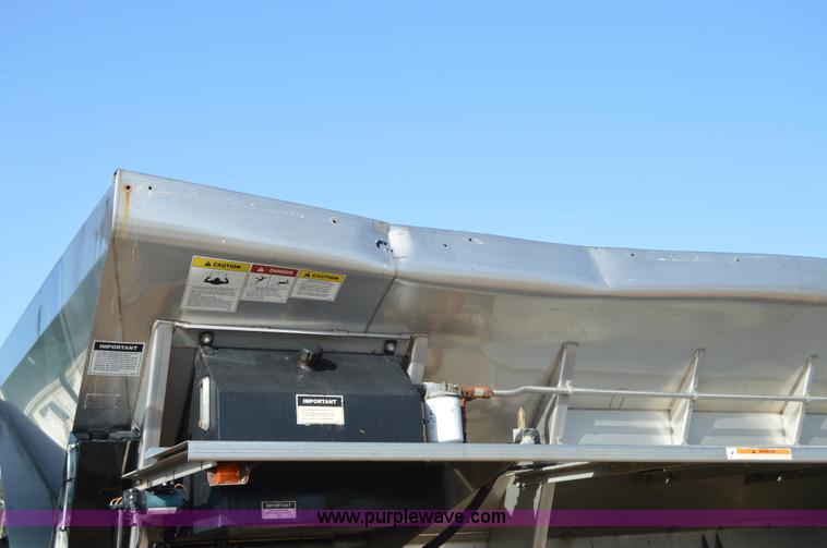 image for item H2755 2006 Case IH FLX 4010 self-propelled dry spreader applicator