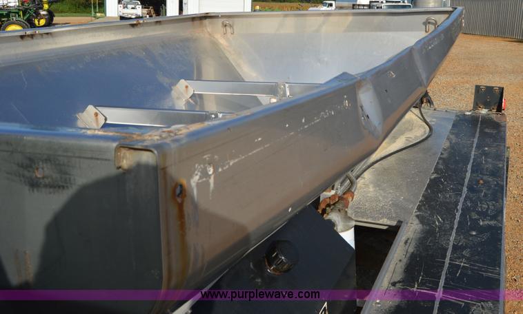 image for item H2755 2006 Case IH FLX 4010 self-propelled dry spreader applicator