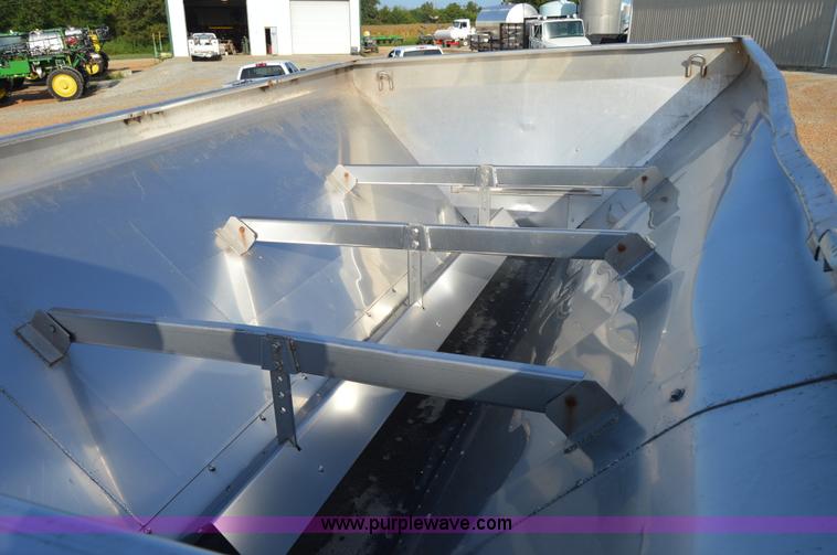 image for item H2755 2006 Case IH FLX 4010 self-propelled dry spreader applicator