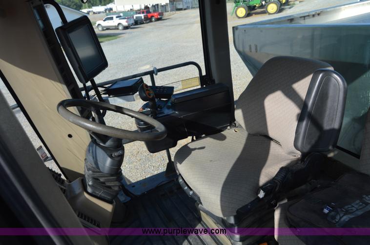 image for item H2755 2006 Case IH FLX 4010 self-propelled dry spreader applicator