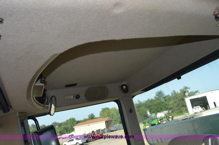 image for item H2755 2006 Case IH FLX 4010 self-propelled dry spreader applicator