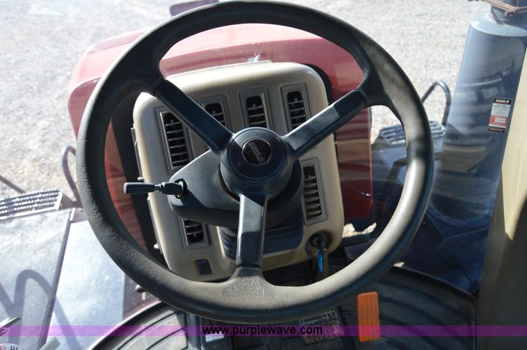 image for item H2755 2006 Case IH FLX 4010 self-propelled dry spreader applicator