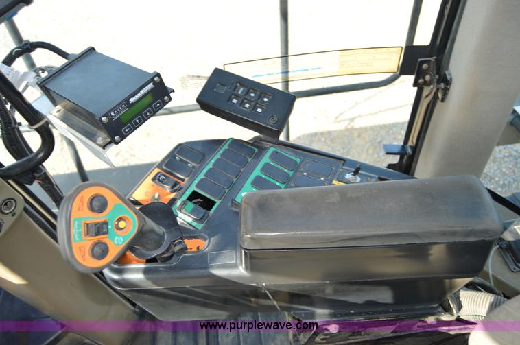 image for item H2755 2006 Case IH FLX 4010 self-propelled dry spreader applicator