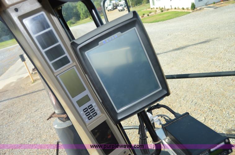 image for item H2755 2006 Case IH FLX 4010 self-propelled dry spreader applicator