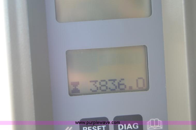 image for item H2755 2006 Case IH FLX 4010 self-propelled dry spreader applicator