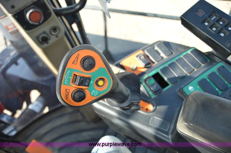 image for item H2755 2006 Case IH FLX 4010 self-propelled dry spreader applicator