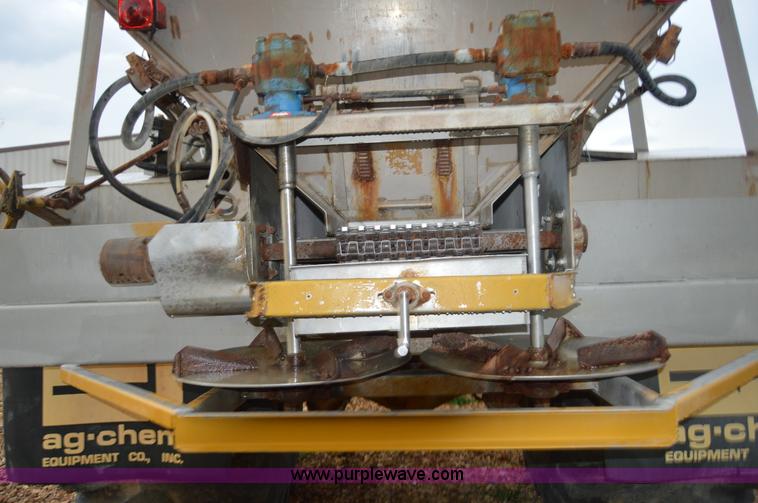 image for item H2757 1998 Ag-Chem TerraGator 1844 self-propelled dry spreader applicator