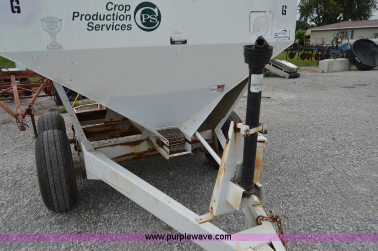 image for item H2758 Willmar 500 spreader
