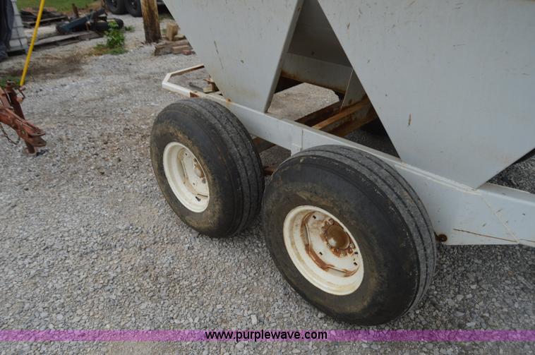 image for item H2758 Willmar 500 spreader