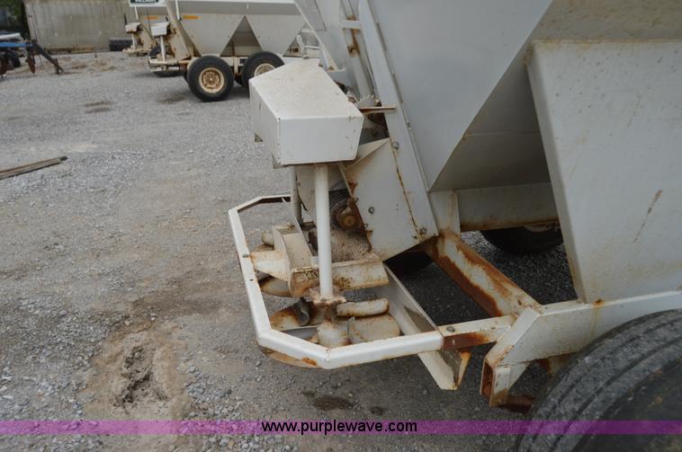 image for item H2758 Willmar 500 spreader