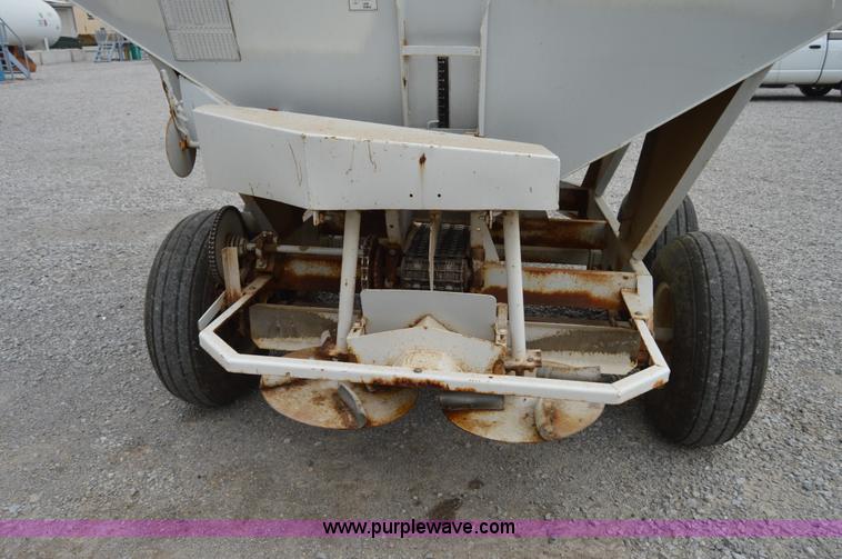 image for item H2758 Willmar 500 spreader