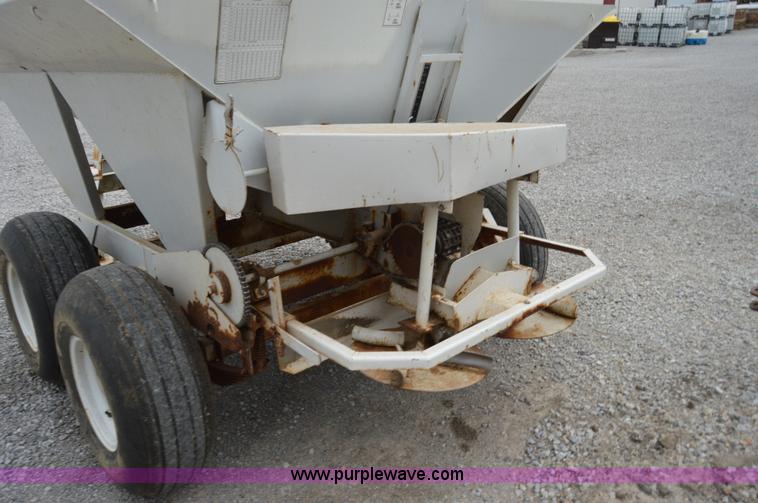 image for item H2758 Willmar 500 spreader