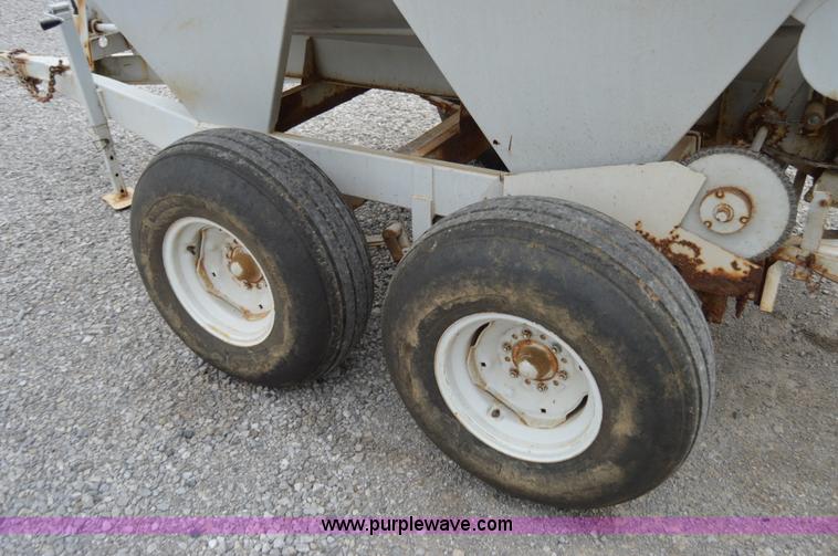 image for item H2758 Willmar 500 spreader