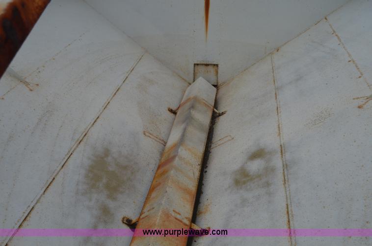 image for item H2758 Willmar 500 spreader