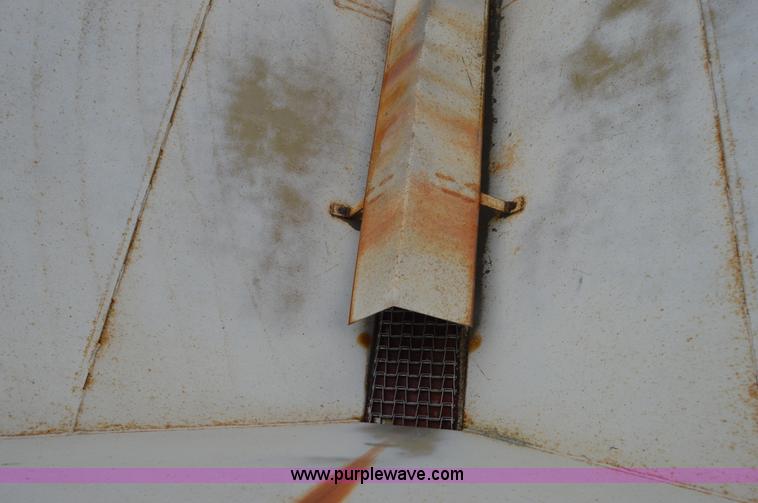 image for item H2758 Willmar 500 spreader