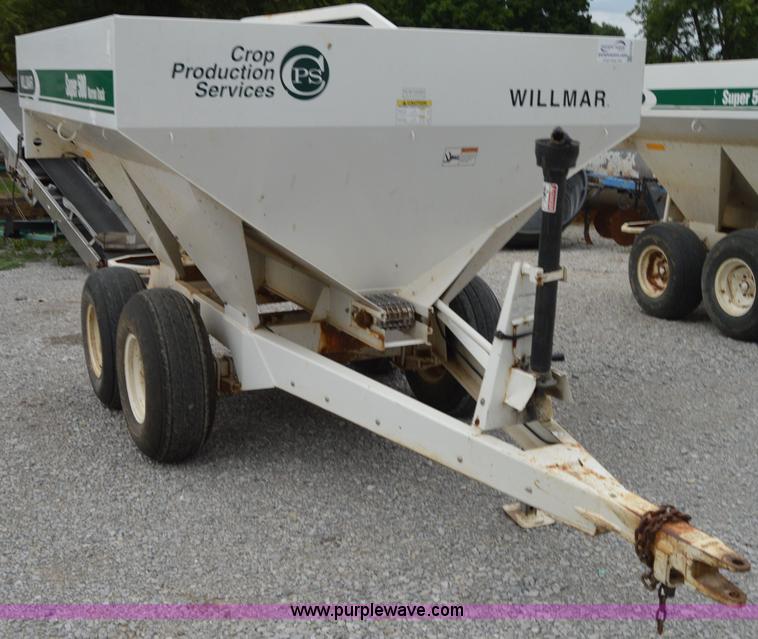 image for item H2759 Willmar Super 500 narrow track spreader