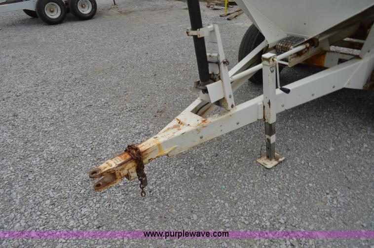 image for item H2759 Willmar Super 500 narrow track spreader