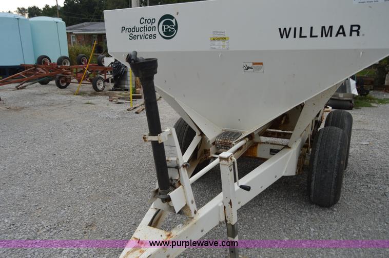 image for item H2759 Willmar Super 500 narrow track spreader