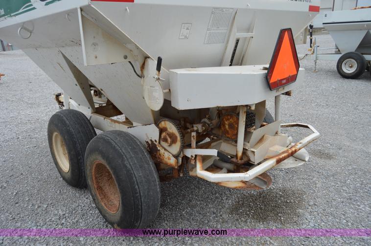 image for item H2759 Willmar Super 500 narrow track spreader