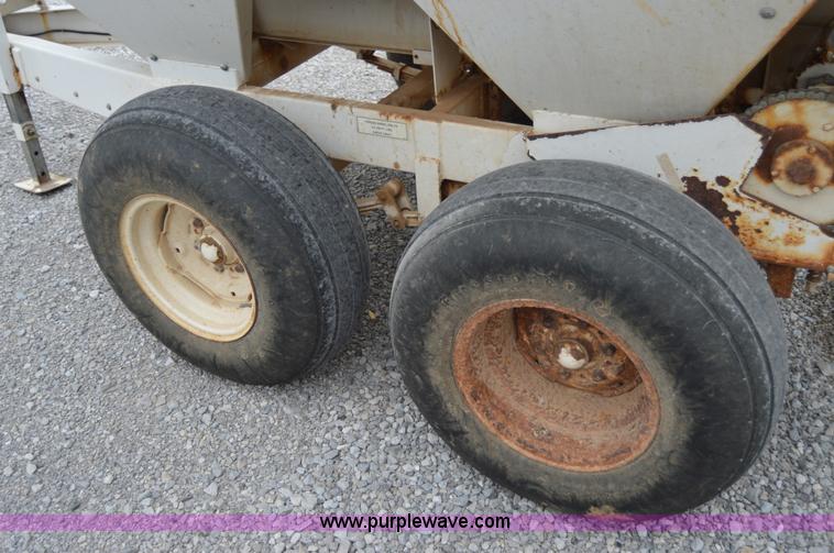 image for item H2759 Willmar Super 500 narrow track spreader