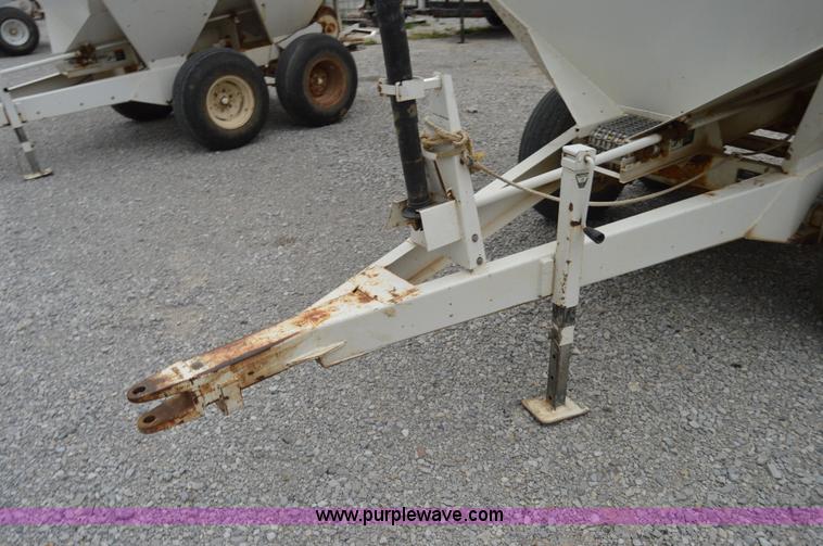 image for item H2760 Willmar Super 500 narrow track spreader