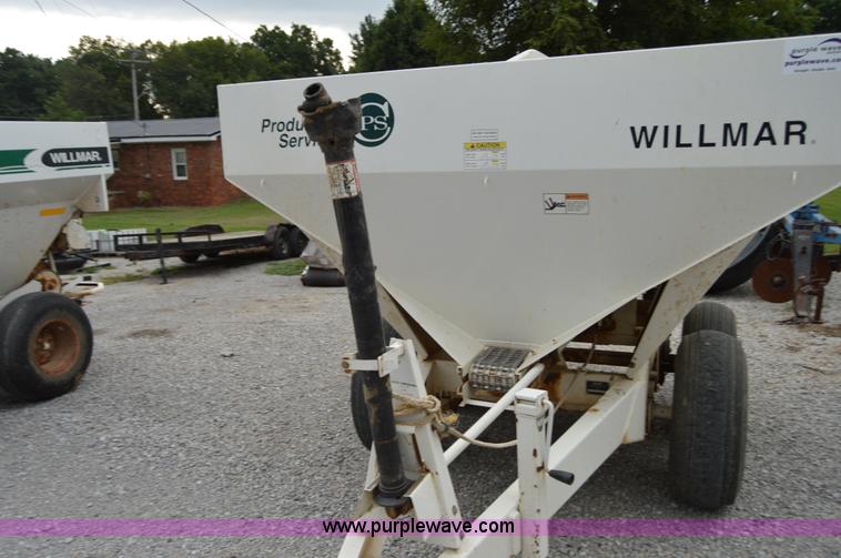 image for item H2760 Willmar Super 500 narrow track spreader