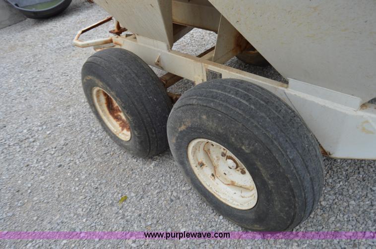 image for item H2760 Willmar Super 500 narrow track spreader