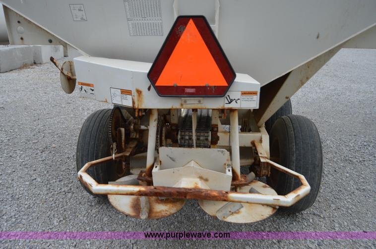 image for item H2760 Willmar Super 500 narrow track spreader