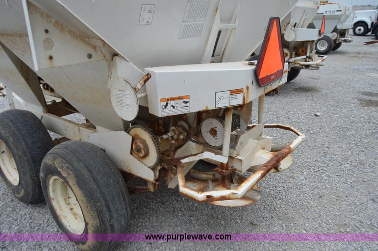 image for item H2760 Willmar Super 500 narrow track spreader