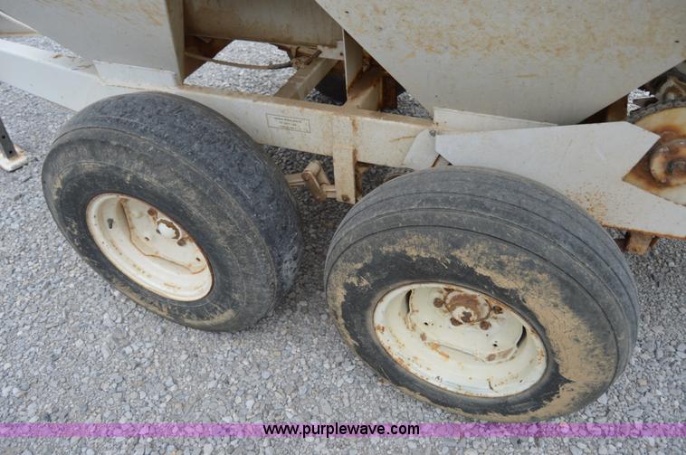 image for item H2760 Willmar Super 500 narrow track spreader