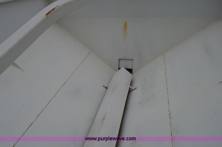 image for item H2760 Willmar Super 500 narrow track spreader