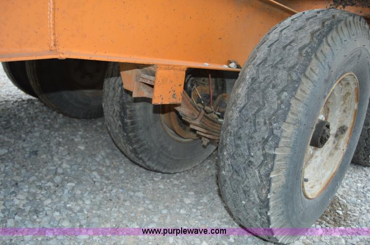 image for item H2761 1998 Econoline MP423DE equipment trailer