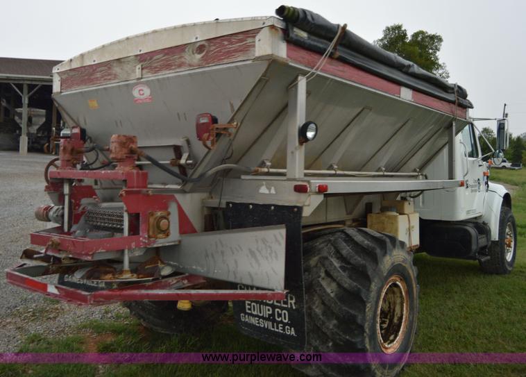 image for item H2762 2001 International 4900 fertilizer truck