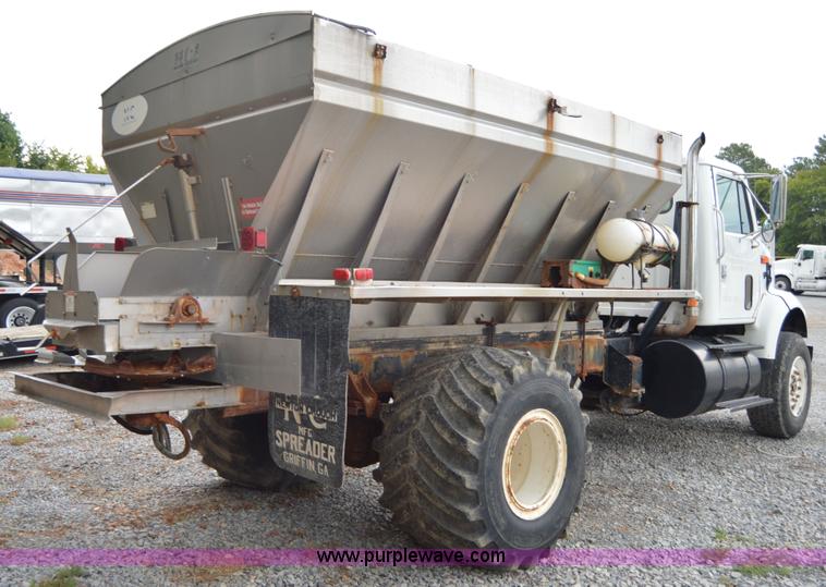image for item H2763 2000 International 8100 dry spreader applicator truck