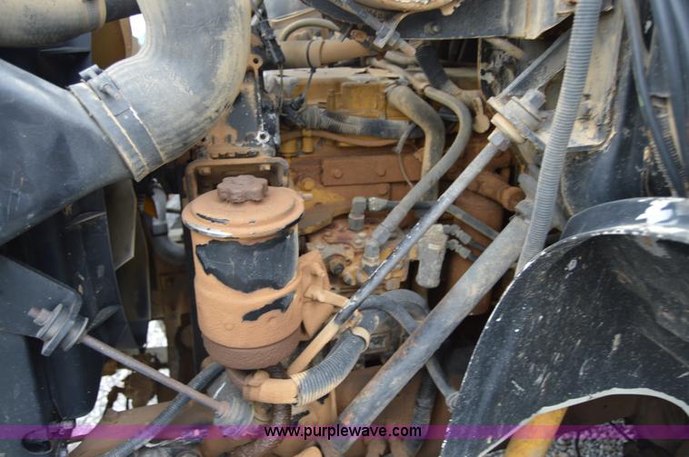 image for item H2763 2000 International 8100 dry spreader applicator truck