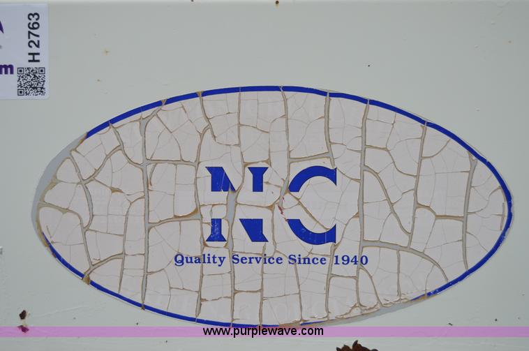 image for item H2763 2000 International 8100 dry spreader applicator truck