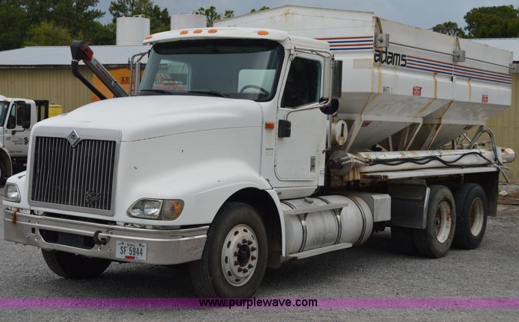 image for item H2766 2000 International 9400i seed tender truck